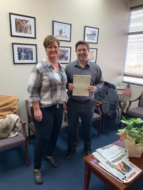 angel_minnick_vp_4252_presenting_letters_to_il_district_11_congressman_bill_fosters_outreach_coordinator_brian_robb.jpg