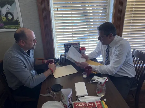 joe_snyder_pres_4302_meets_with_congressman_tim_ryan_to_hand_deliver_letters.png
