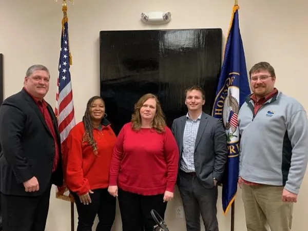 ohio_congresswomen_fudge_visit_gary_kundrat_pres_4340_adrian_weems_lpat_linda_burns_s-t_4340_fudge_staff_dave_passalacqua_vp_4340.jpg